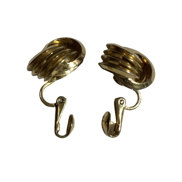 Vintage Signed Trifari Gold Toned Knot Clip On Earrings - Picture 8 of 8